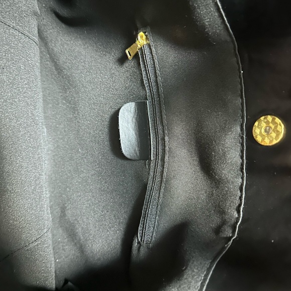 Black Quilted Tote Bag - Picture 4 of 5